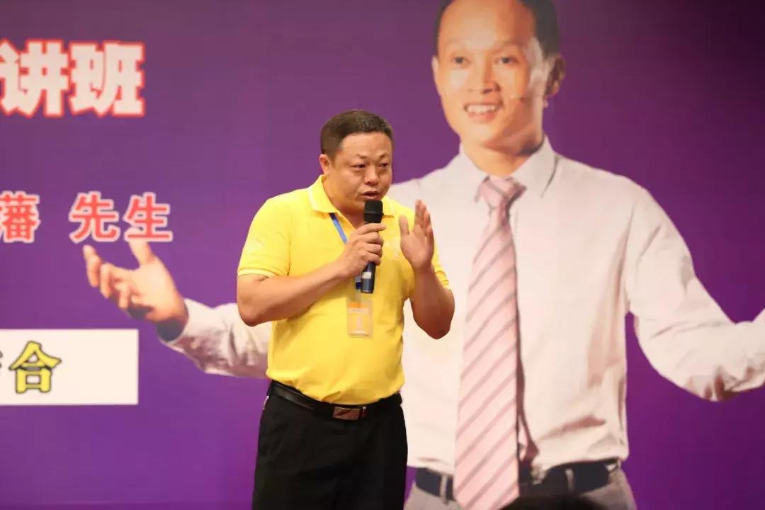 给你一个舞台秀出自己的精彩,给你一个展示自己的舞台