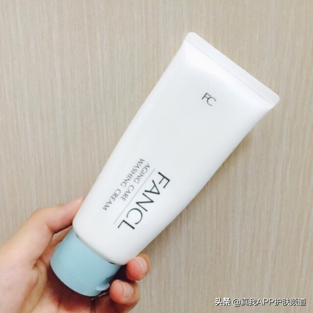 下巴和脖子交界处长痘痘和闭口,40岁女性下巴脖子长痘痘咋调理