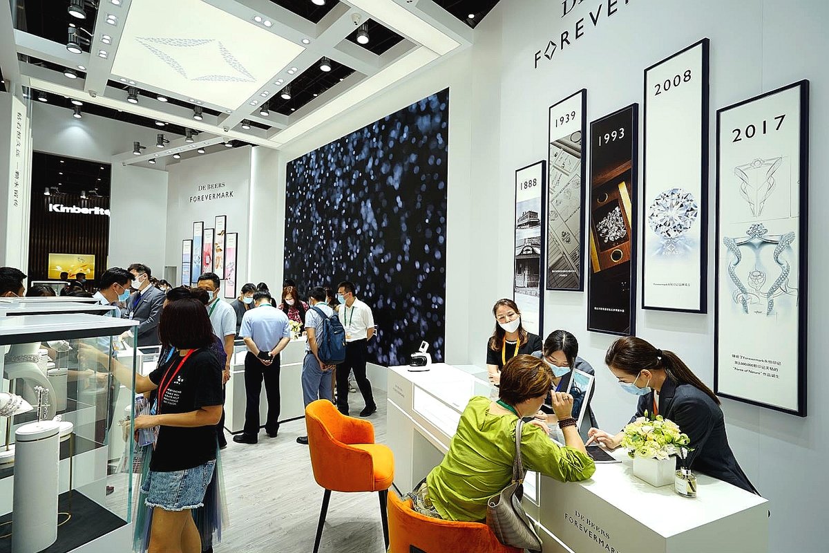 戴比尔斯和戴比尔斯永恒印记区别,周大福戴比尔斯永恒印记星空系列