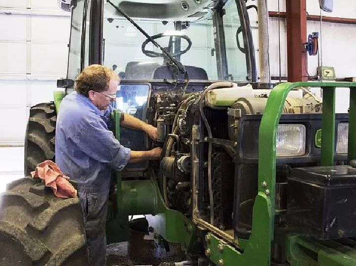 拖拉机断腰修理,大型拖拉机维修教学视频