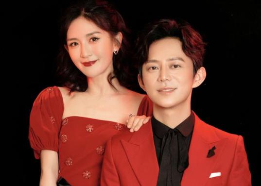 历年谢娜何炅跨年拥抱视频,何炅谢娜跨年互动