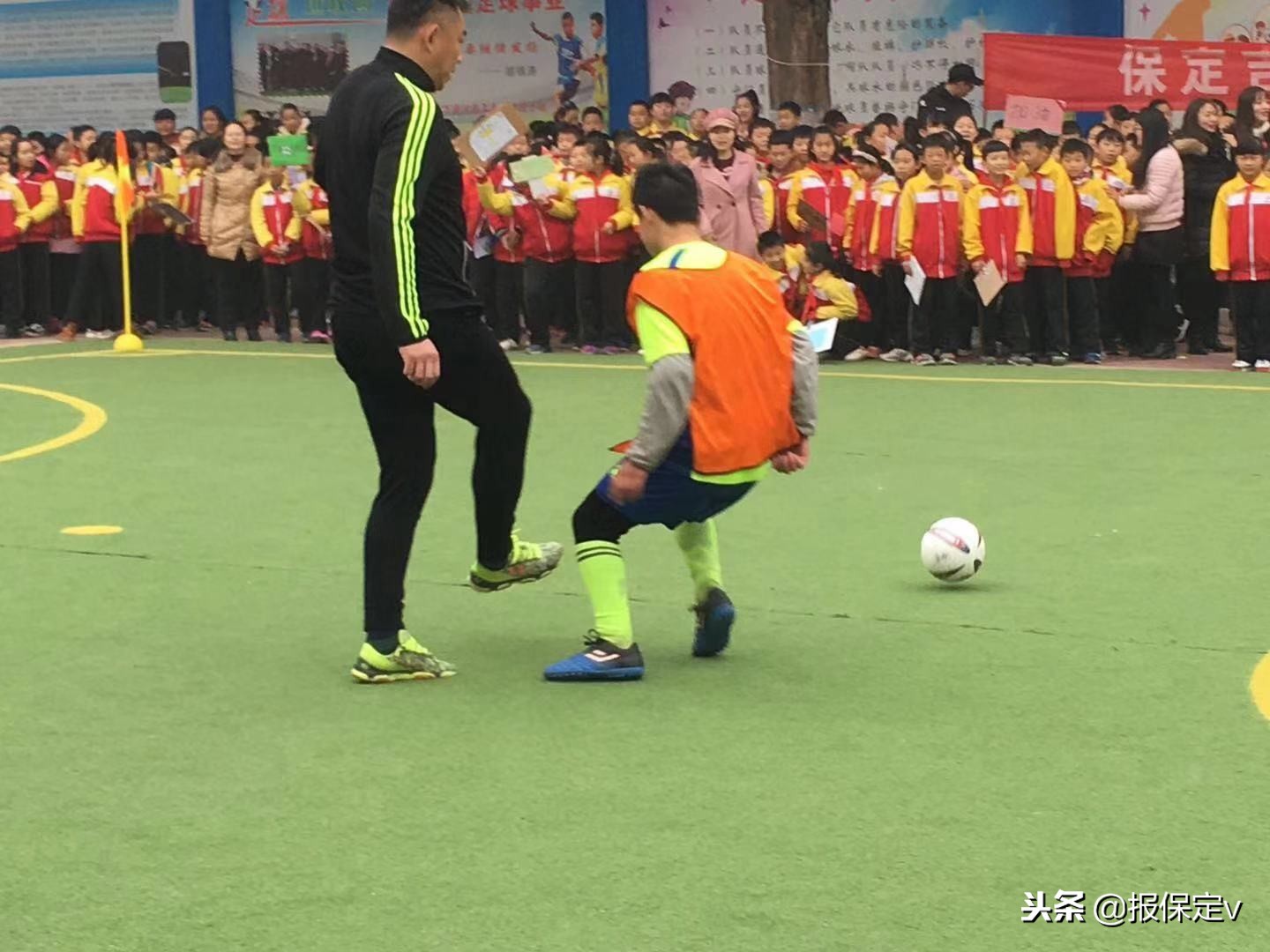 和足球明星一起踢球,和足球明星一起踢足球