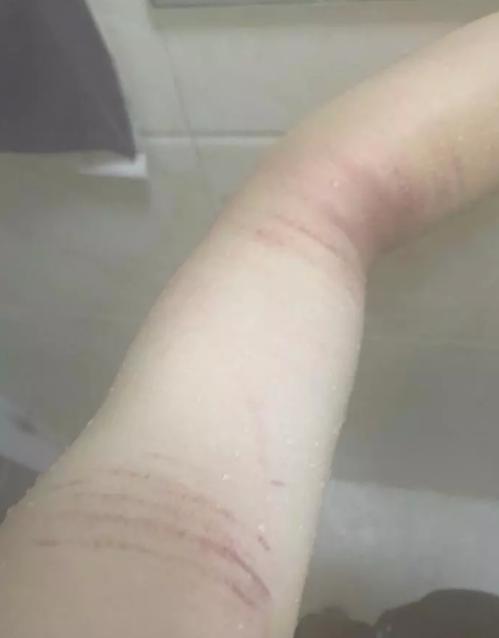 小萝莉皮衣骑士cos,女生连体皮衣cos