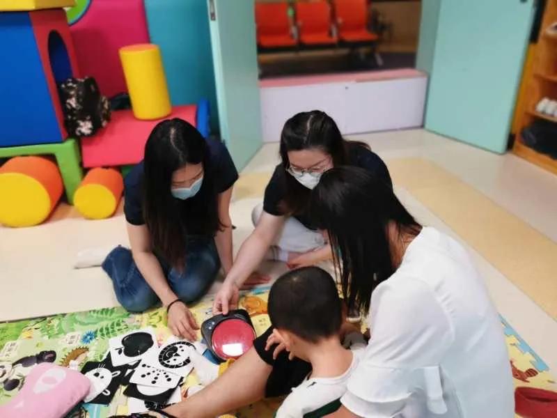 借助沟通辅具,5岁语障儿童第一次“说”出了“我爱妈妈”