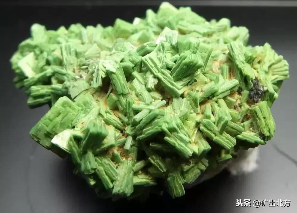 看到哪些标志要远离呢,看到这几种东西千万不要捡