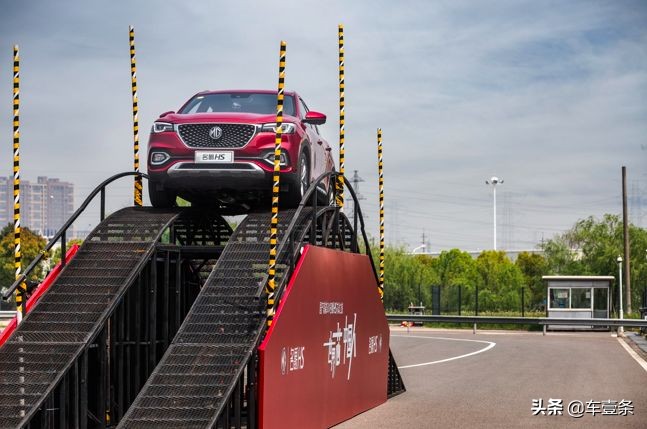 官降2万拼『价格*刀刺**』？名爵HS拼的是真『芯』丨车壹条