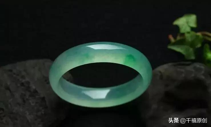 金镯子戴不进去可以压扁吗,金镯子为啥不要买空心的