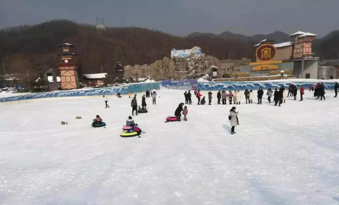 墨子古街观光小火车,中原雪乡晚上