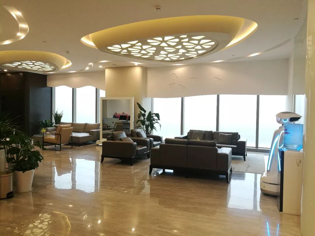 国庆单日客流量超38万，广州百信广场“热血”15年迎来消费新时代