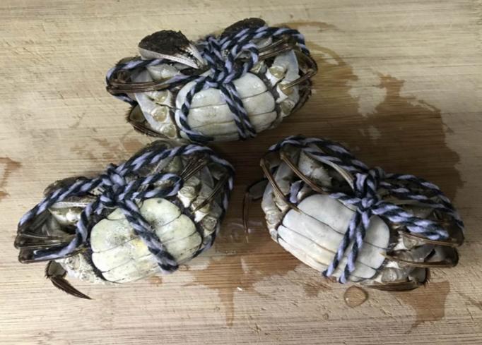 螃蟹怎么清洗家常做法,螃蟹一般蒸多少分钟冷蒸还是热蒸