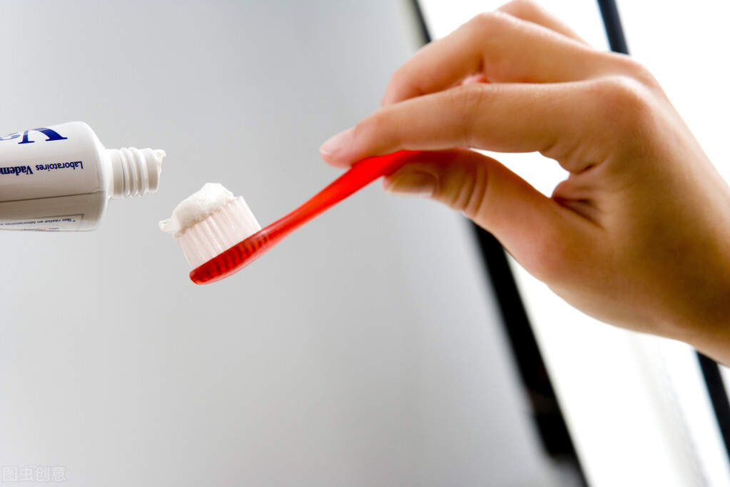 对洗牙的4个常见误解,医生不会告诉你洗牙真相
