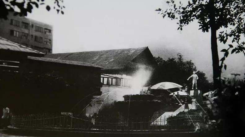 鍐嶈瀹滃鑿滃潩鏈哄満,鍥涘窛瀹滃鍐嶈