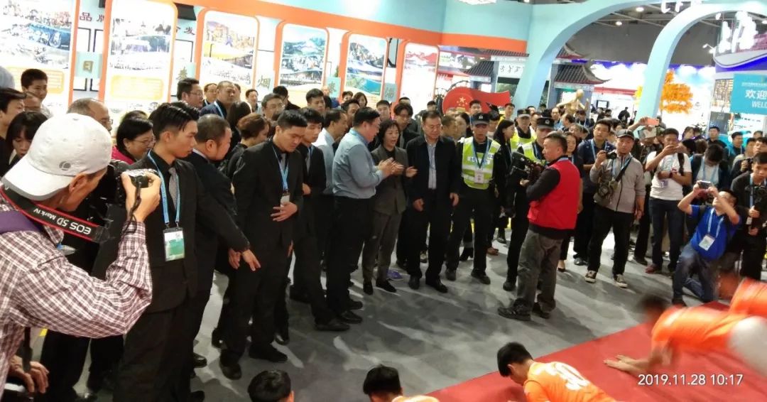 曹州武校足球比赛,曹州武校武术集体表演