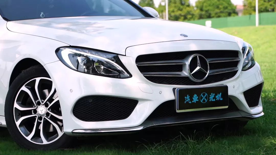 评两代奔驰C级：颜值就是战斗力