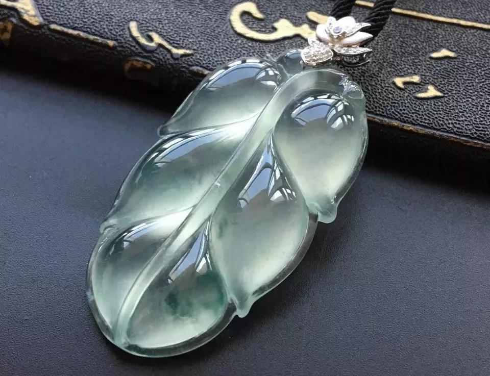 好的翡翠挂件是什么样的呢,怎样选购翡翠挂件