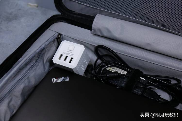 便于桌面收纳的插座,一个小小的插座