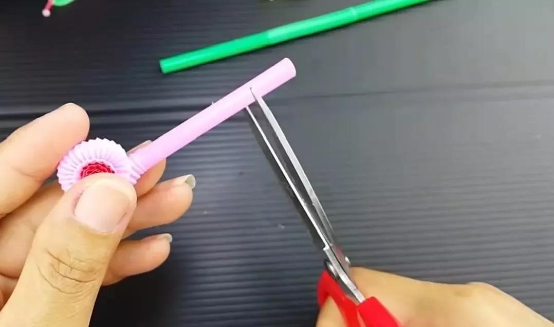 七彩的吸管剪一剪,DIY的蜗牛,天鹅,简直太像了(附教程)