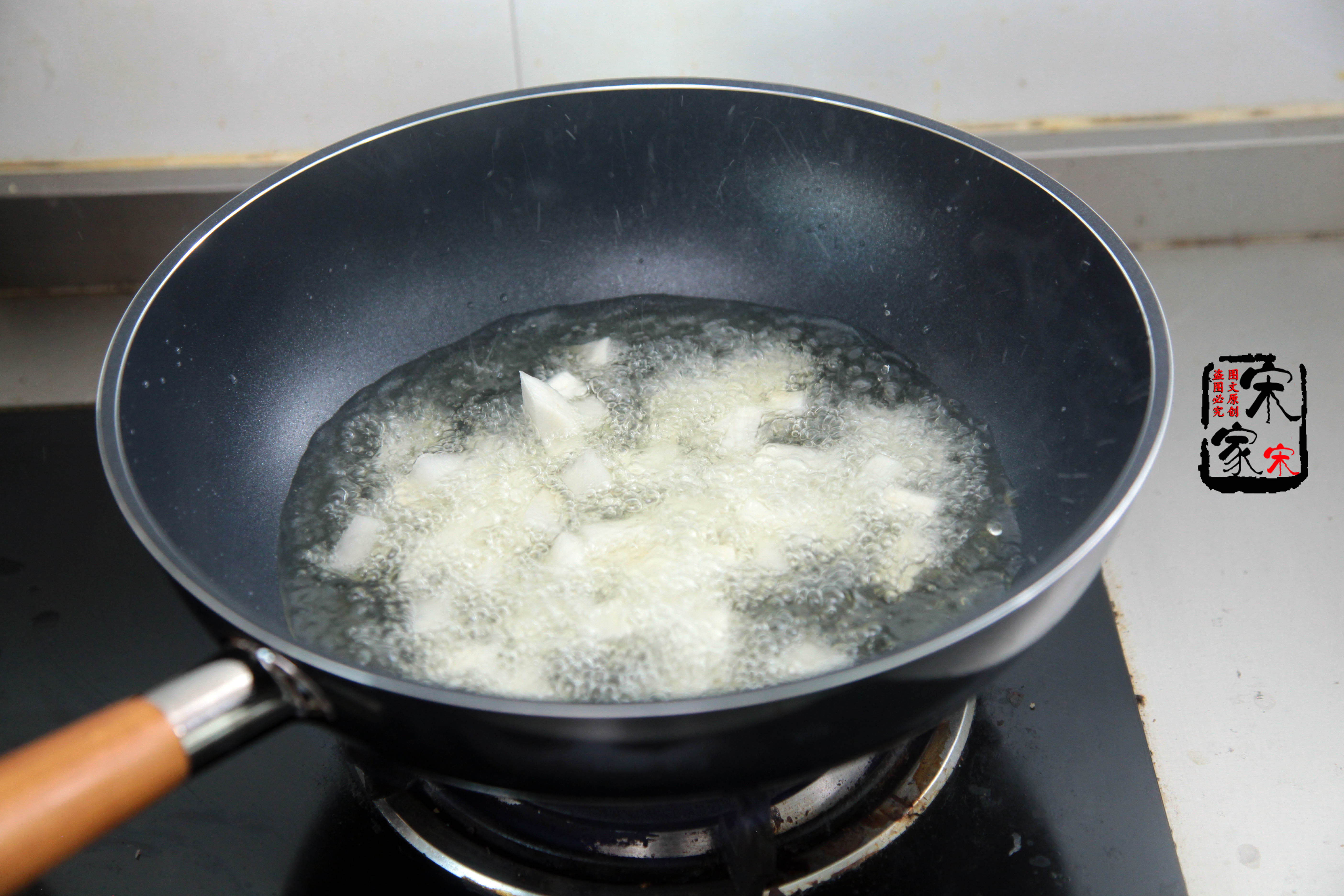 宫爆鸡丁怎么腌鸡肉丁比较嫩,川香鸡丁咋腌制鸡肉