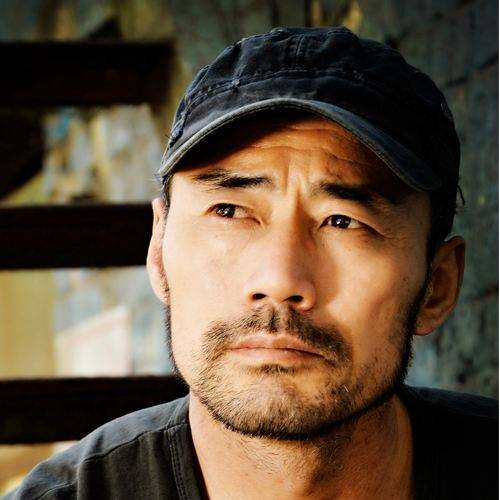 旭日阳刚落魄街头卖唱,旭日阳刚草根歌星组合