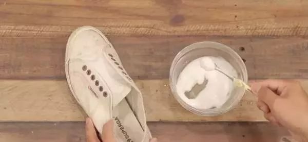 鞋子的小拉环怎么去掉,鞋后跟上的拉环怎么去除