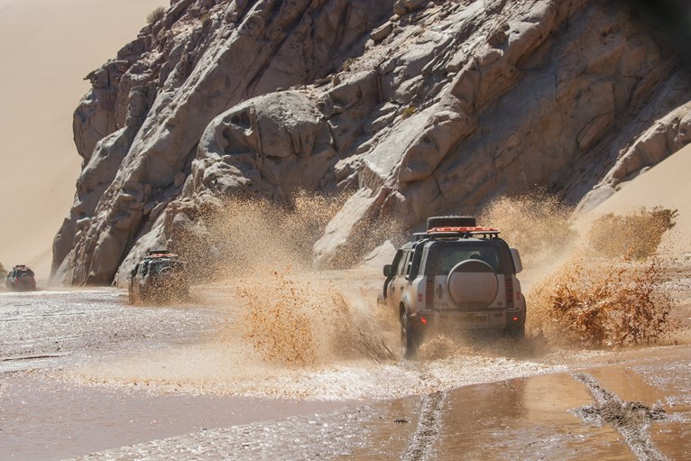 非洲三天“魔鬼”拉练，看海外编辑如何评价新一代路虎卫士