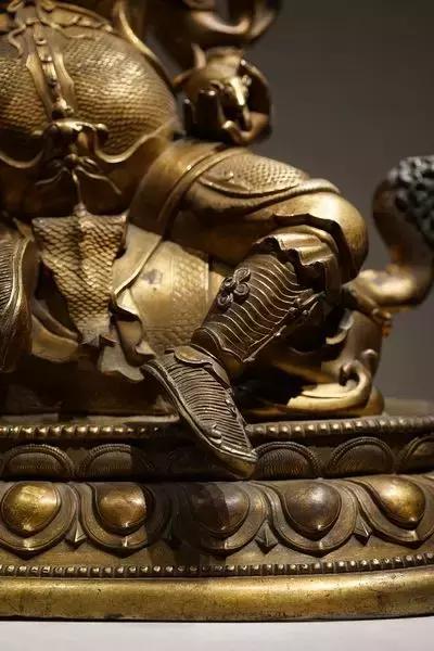 清代铜鎏金佛像的鉴定,清代铜鎏金无量寿佛像