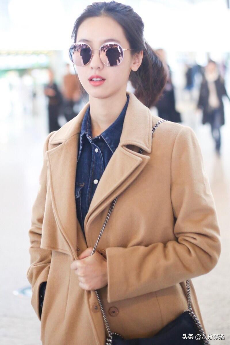 陈都灵纯色披肩发上衣温柔,陈都灵穿搭牛奶裤上衣纯色优雅风