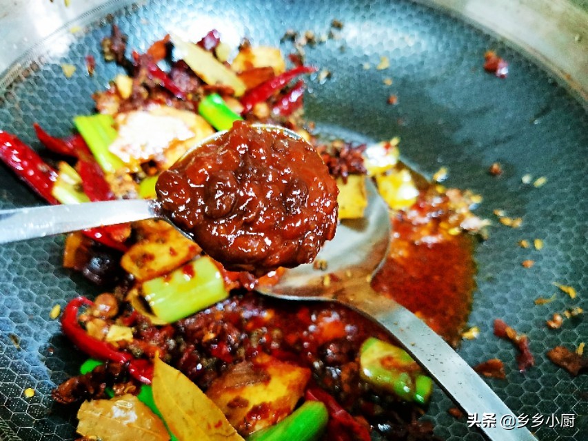 20元钱买了3斤鸡锁骨，用了这种做法来做，又麻又辣，好吃到吮指