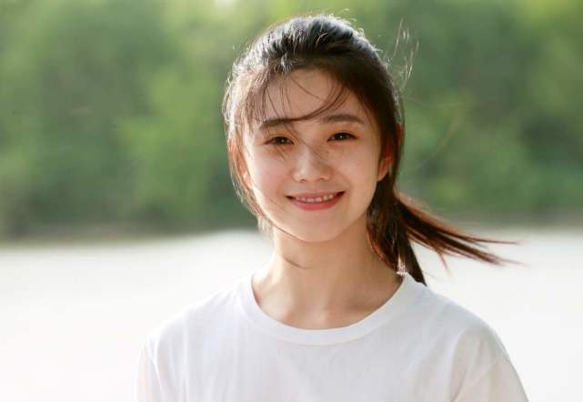 周冬雨28岁就有接班人?新谋女郎刘浩存资源顶配,背景不简单