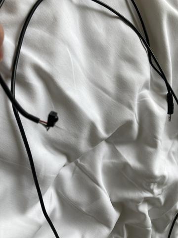 针孔摄像头长啥样?酒店遇到*拍偷**摄像头该怎么办?