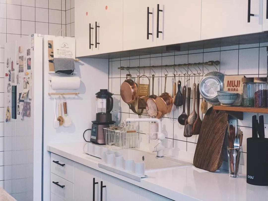 厨房台面什么颜色耐用好看,厨房台面哪种材料最耐脏