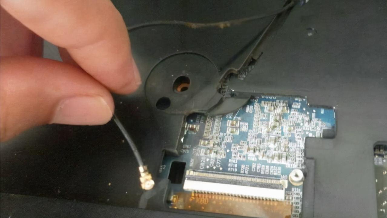 台式电脑开机显示器没反应无信号,电脑显示器显示黑屏显示模拟信号