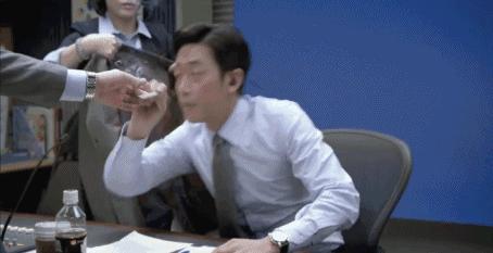 老戏骨直播间道歉视频,直播被骂哭的老戏骨