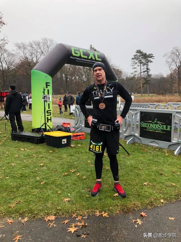跑步一年瘦了100斤,小伙坚持跑步半年狂瘦50斤
