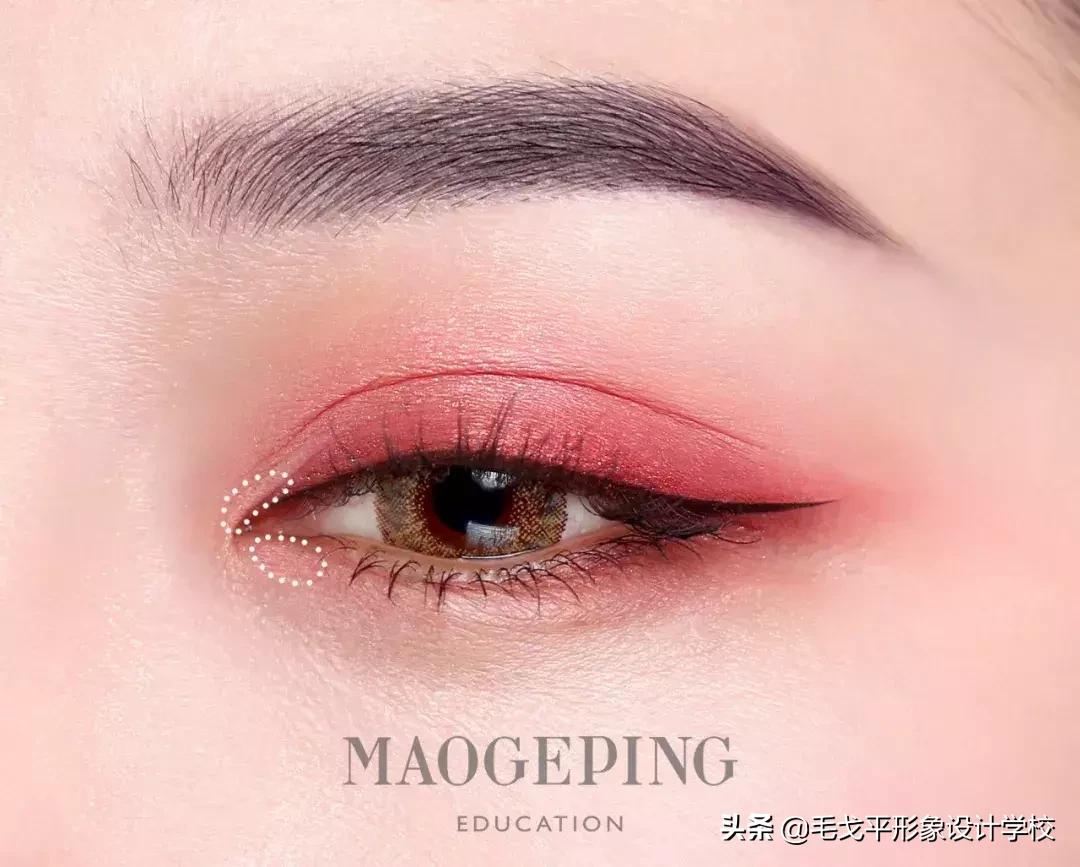 怎么画眼妆才不显脏,怎么防止眼妆花