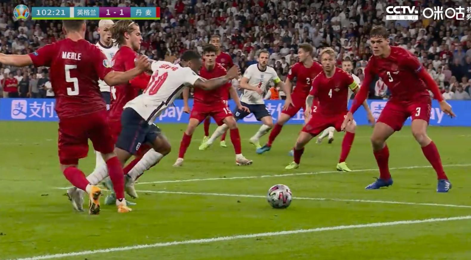 斯特林造点前球场内有2球,斯特林失误盘点