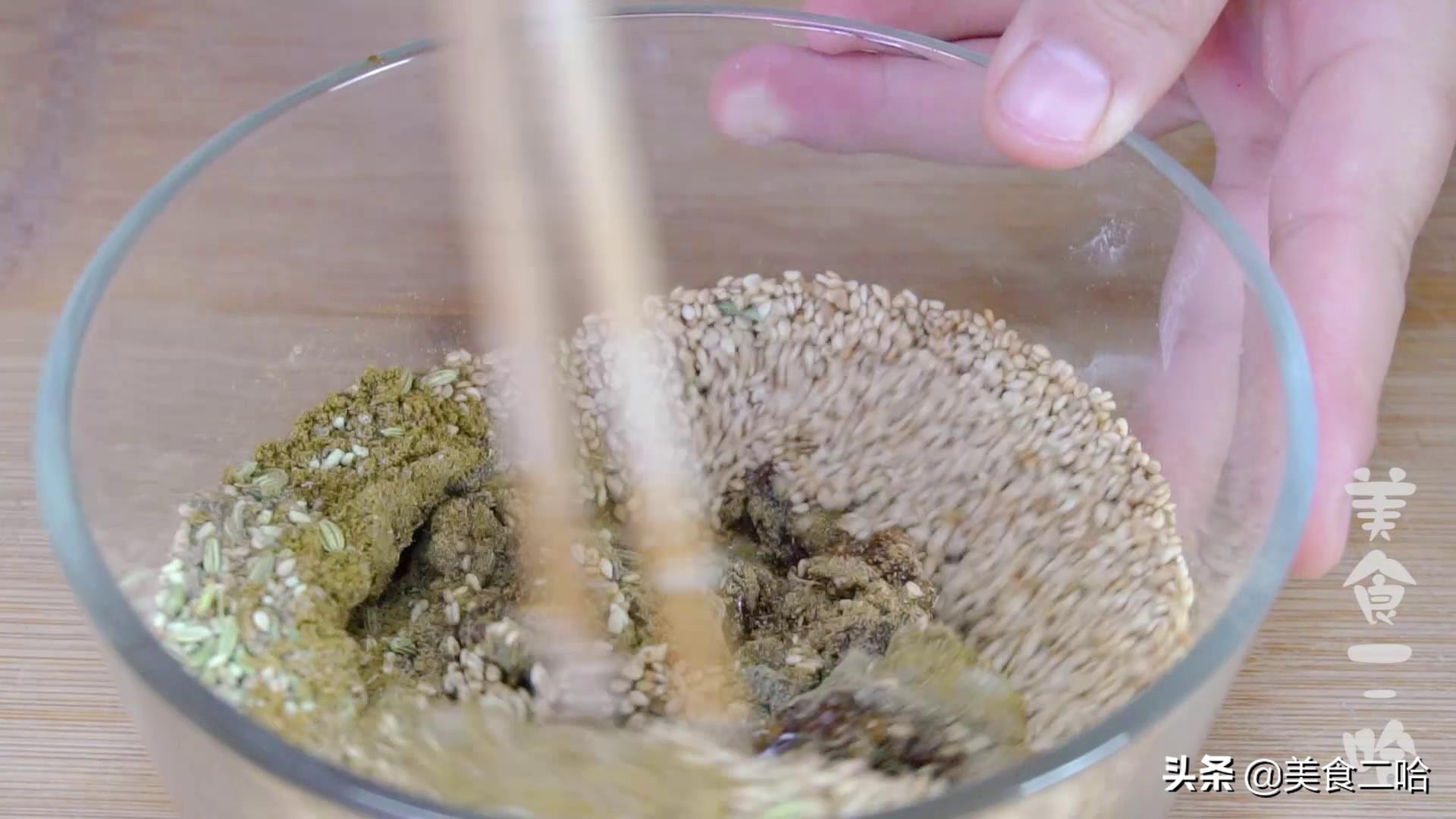 电饼铛烧烤面筋的做法全过程视频,烧烤摊烤面筋简易酱料配方