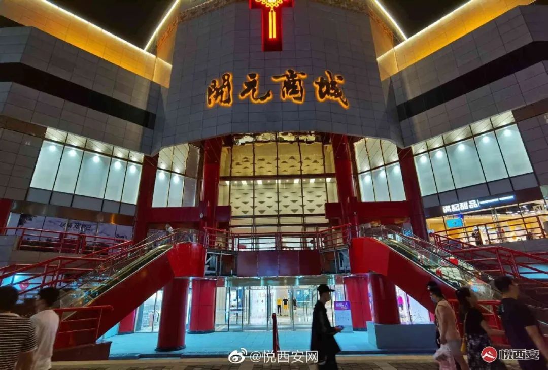 沿着地铁线逛商场，我吹了一天空调~