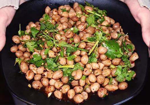 撸着串听着歌,这家火爆曲靖的BBQ才是你啤酒、烧烤的圣地!