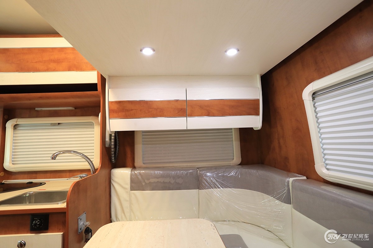 同级别车型谁敢跟它比轻量化！双会客区，实拍亚特plasy631房车