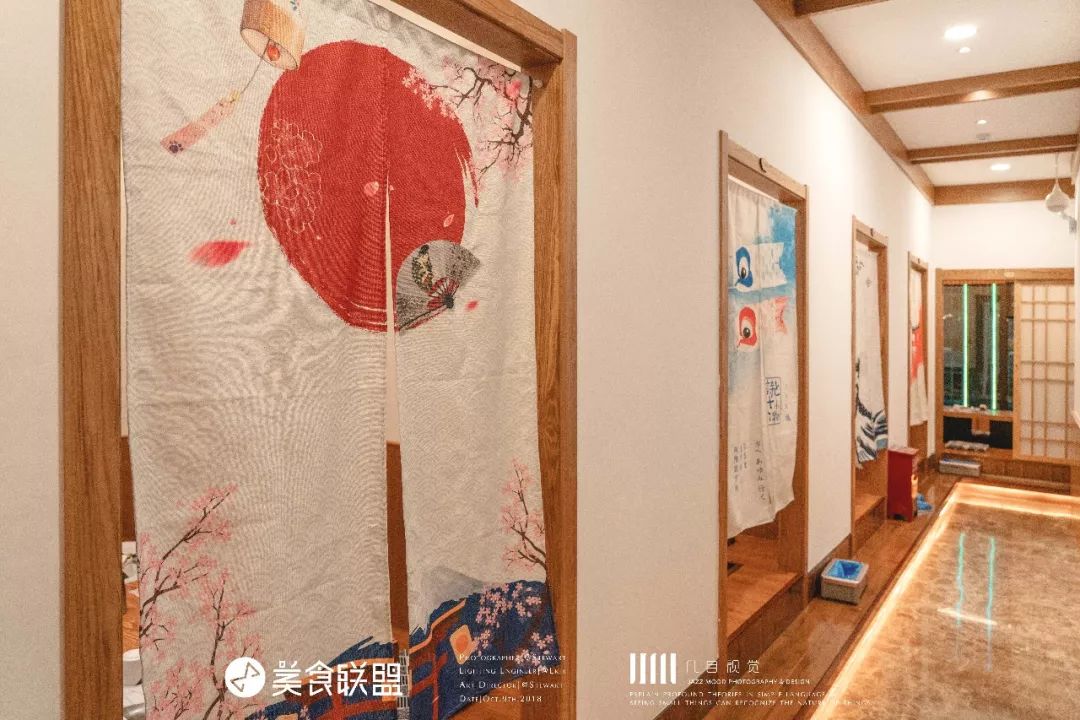 昆明唯一屋顶清真居酒屋，居然还能吃到活鳗鱼，48元清酒喝到嗨