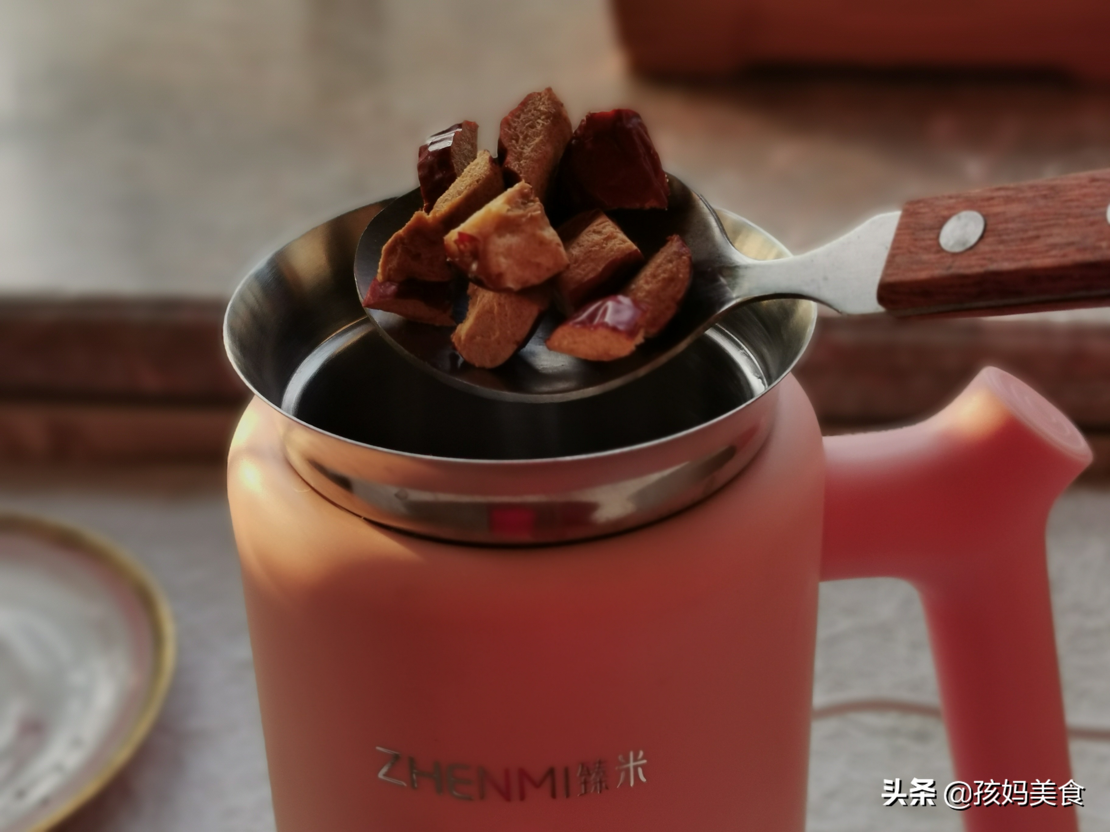 经常熬夜早上喝一杯水,经常熬夜来一杯枸杞茶