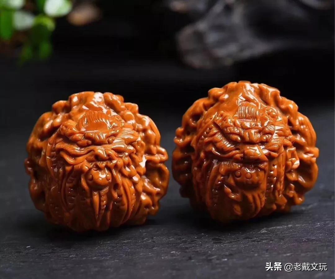 小秋子核桃如何辨别是不是塑料的,秋子核桃的变化过程