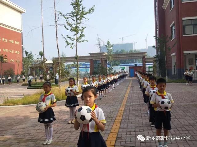 小学校园足球比赛精彩瞬间七人制,新区第五届中小学校园足球比赛