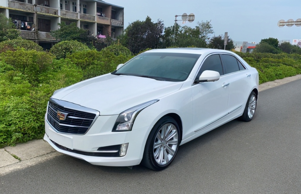 同为豪华品牌掉价最狠15万内就可以买到的洗浴城专车—凯迪拉克