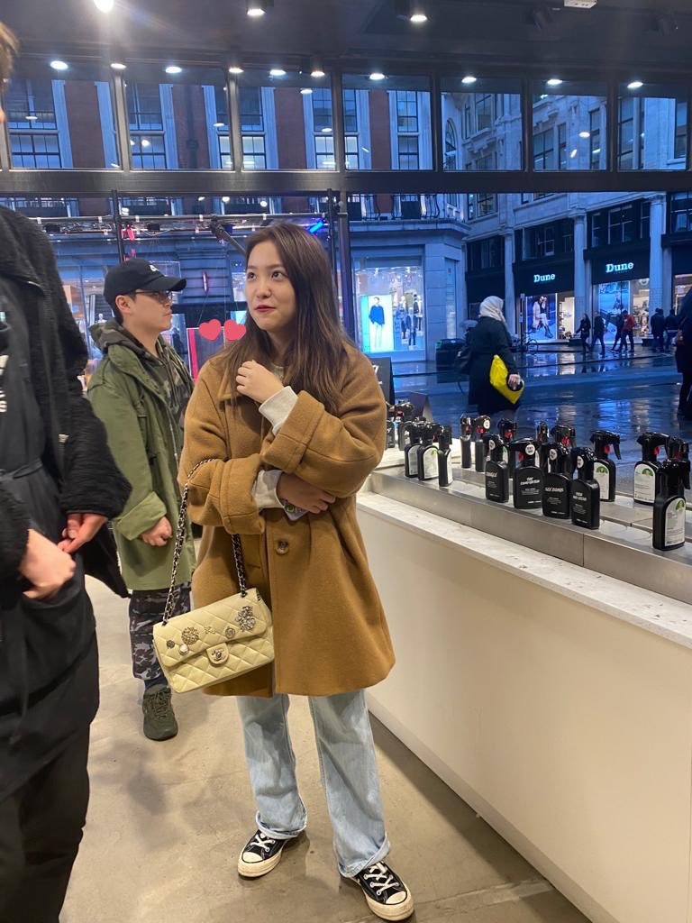 韩国女明星穿工装阔腿裤穿搭,韩国女团穿搭法则清凉显瘦时髦