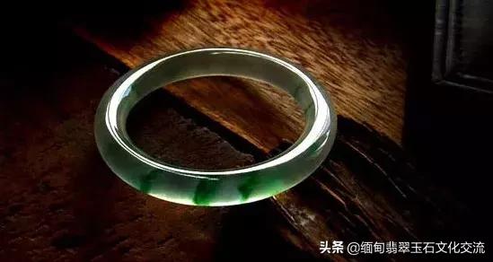 怎么辨别翡翠手镯好坏图解,翡翠手镯好坏最简单方法
