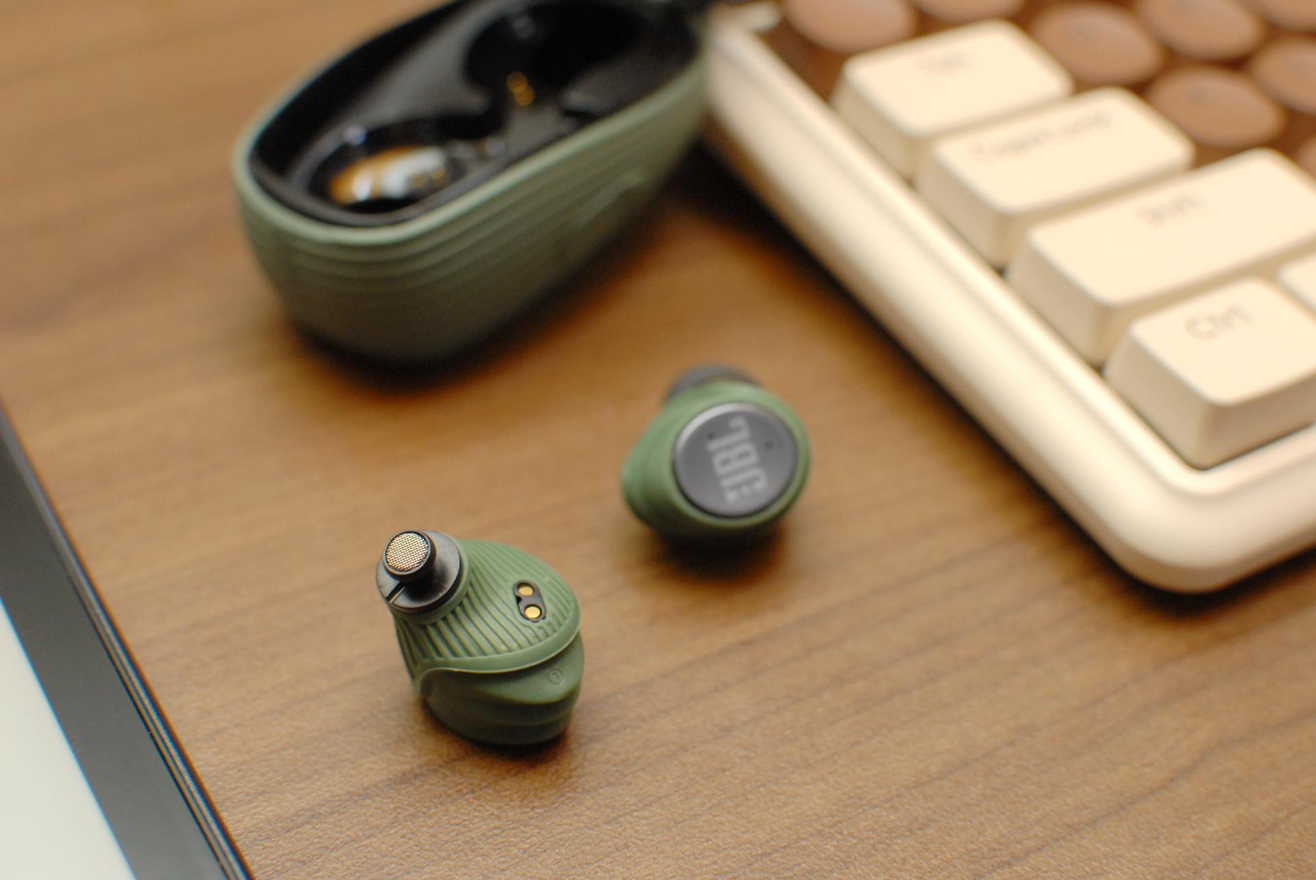 jblx600tws蓝牙耳机打开不闪烁,jblx600蓝牙耳机