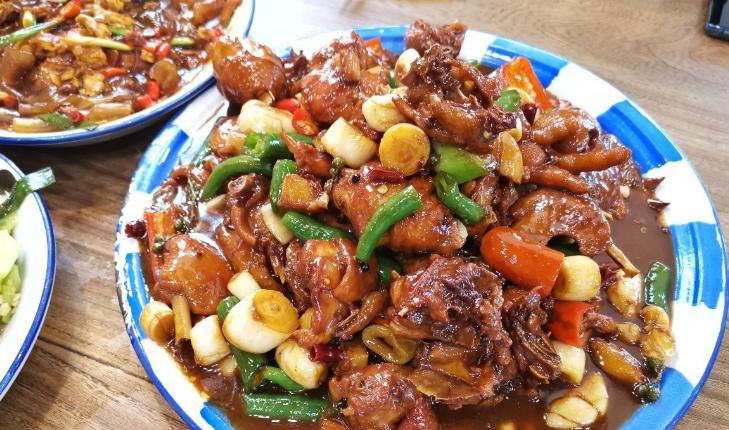 青岛正宗山东炒鸡,在青岛街边吃到正宗炒鸡