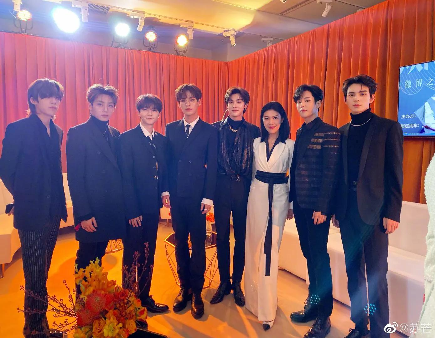 肖战刘亦菲热巴,微博之夜肖战刘亦菲领奖全过程